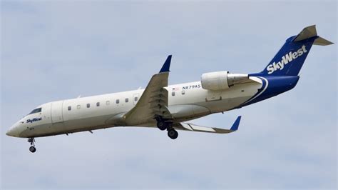 N879as Skywest Airlines Mitsubishi Crj 200 By Peter Cuthbert
