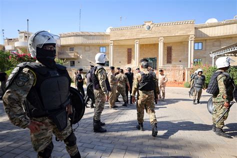 المئات يقتحمون السفارة السويدية في بغداد والخارجية العراقية تصدر بيانا cnn arabic