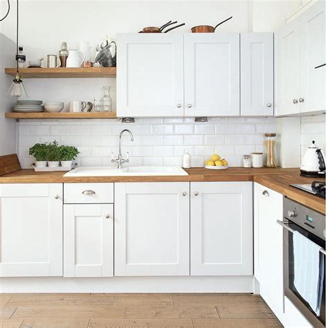 Modern White Kitchen With Wooden Floor And Worktops Cocinasideas In