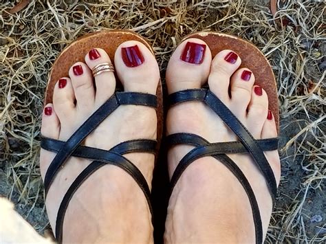 Womens Painted Toes In Sandals