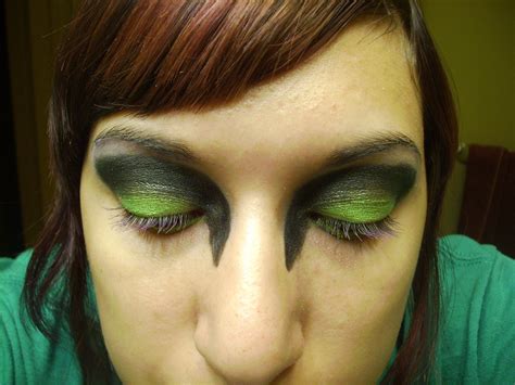 7 tips to stop eye shadow from creasing. Dark Side Halloween Makeup · How To Create A Dramatic Eye Makeup Look · MakeUp Techniques on Cut ...