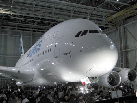 Atterraggio in cabina di un airbus 380 della emirates. Video Cabina Pilotaggio Airbus A380