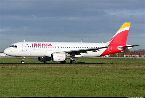 Airbus A320 214 Iberia Aviation Photo 6687173