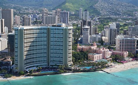 Waikiki Aerial Sheraton and Royal Hawaiian Hotel with Waikiki Be ...