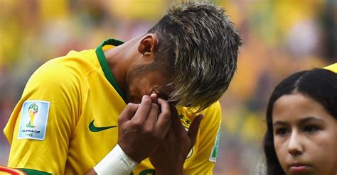 El astro brasileño del psg se enteró. Neymar chora com Hino Nacional 'à capela' no Castelão - Notícias - UOL Copa do Mundo 2014