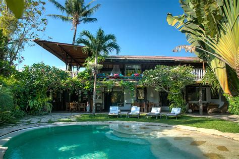 There are plenty of villas and resorts peppered around bali for your ultimate honeymoon getaway. Villa Bali Elements - Relaxed Luxury in Brawa Beach