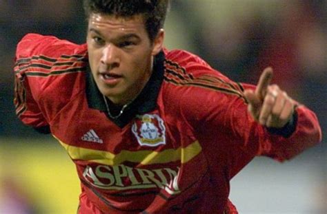 Check spelling or type a new query. Saison 1999/2000 wechselt er für 3,9 Millionen Euro zu ...