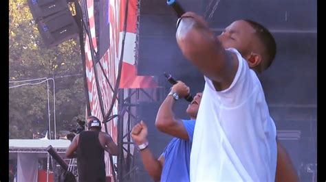 I'm a bassline junkie (tell 'em again) i'm a bassline junkie (tell 'em again) and i like it funky. Dizzee Rascal Live - Bassline Junkie @ Sziget 2013 - YouTube