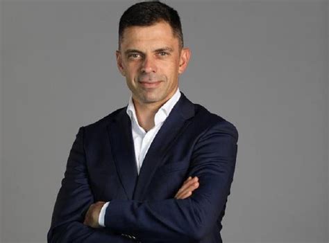 În condițiile unui trafic aglomerat, pe carosabilul plin de apă, a fost de ajuns un moment de neatenție pentru ca mai multe mașini să se. Cine este Eduard Novak, propunerea UDMR pentru Ministerul ...