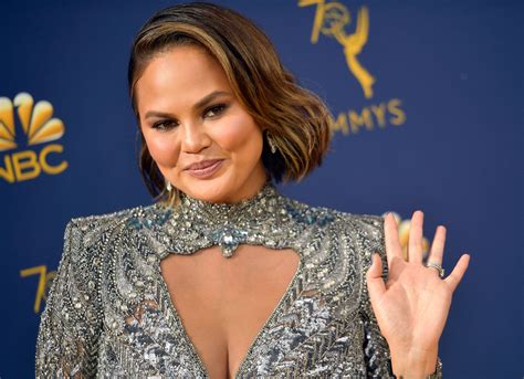 Chrissy Teigen Got Real About Post Pregnancy Weight Gain And Its Pretty Inspiring Glamour