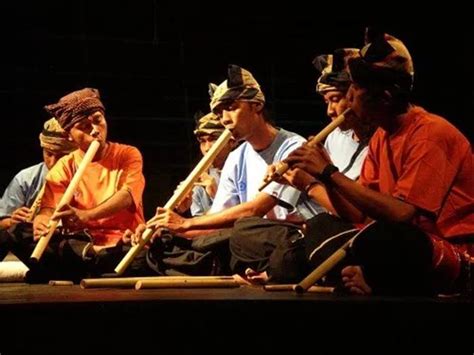 Dengan kostum tradisional khas pedalaman pada masa purba. Mengenal Alat Musik Tradisional Asli Indonesia - Tokopedia Blog