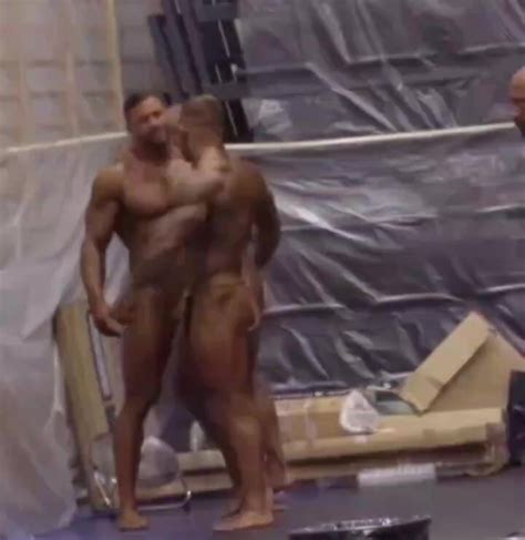 Bodybuilders naked in the backstage ThisVid com 日本語で