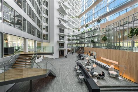 The edge with mark thompson. Deloitte / AKD - The Edge - M+N Projecten