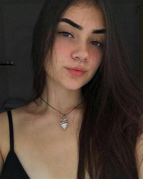 Pin De Jelena Em Selfies Women Garotas Tumblr Rosto Meninas Bonitas Morenas Piercings Bonitos