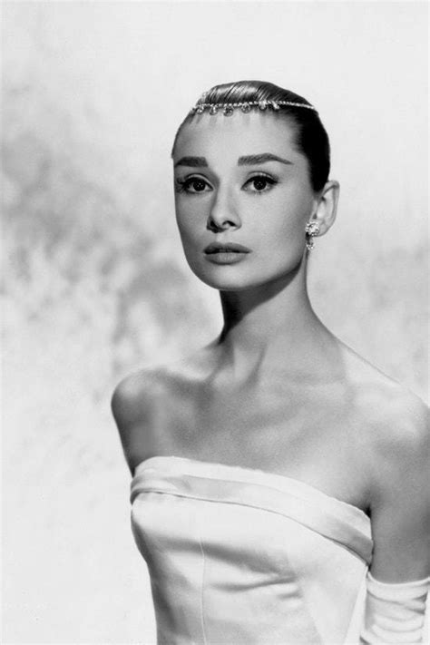 Ver más ideas sobre audrey hepburn, estilo de audrey hepburn, audrey kathleen ruston. Audrey | Sabrina audrey hepburn, Audrey hepburn hochzeit ...
