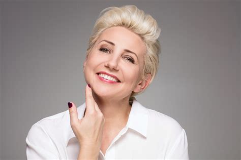 Mature Women Like The Chic Look Of Short Hairstyles Hier