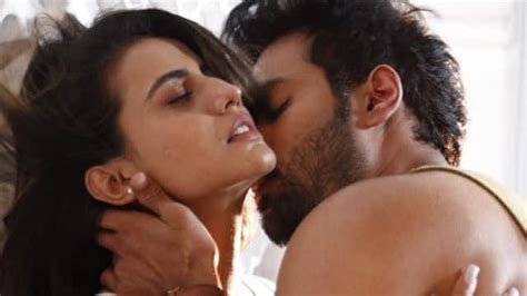 Bhojpuri Actress Akshara Singh Bold Scenes Intimate Video In Music Video Photos Going Viral