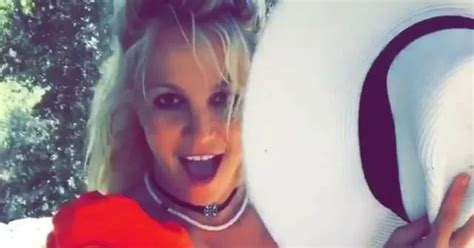 Britney Spears Stuns Instagram In Skimpy Backyard Photo But Its Her