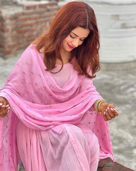 Avneet Kaur Turns Desi Punjabi Soni Kudi In Pink Salwar Kameez We Are Crushing