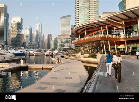 Dubai Marina Yacht Club Building Dubai Marina Dubai Uae United Arab