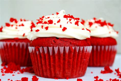 The key with red velvet cupcakes is to have a touch of chocolate flavor. Red velvet cupcakes | Una nerd in cucina