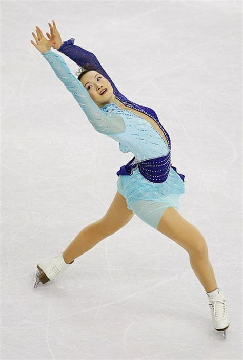 Depuis que j'ai vu yuri on ice ça m'intéresse beaucoup et je commence à suivre les compétitions. La tenue de patinage artistique en 47 photos - Archzine.fr