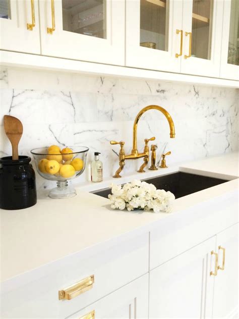 See how designers use cabinet hardware, wood and other accents to bring layers of interest to mostly white. Beckabella Style: SWOONING OVER WHITE KITCHENS WITH GOLD ...