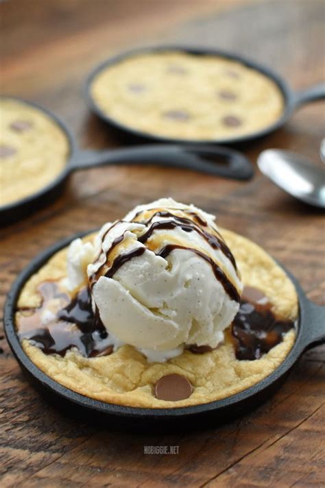 Add brown sugar, granulated sugar and melted butter to a small mixing bow l and beat with a whisk for 2 minutes until lightened in color. The Best Homemade Pizookie | Recipe in 2020 | Homemade ...
