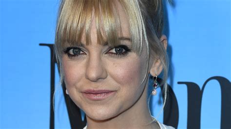 Anna Faris Left Mom And We Now Know Why