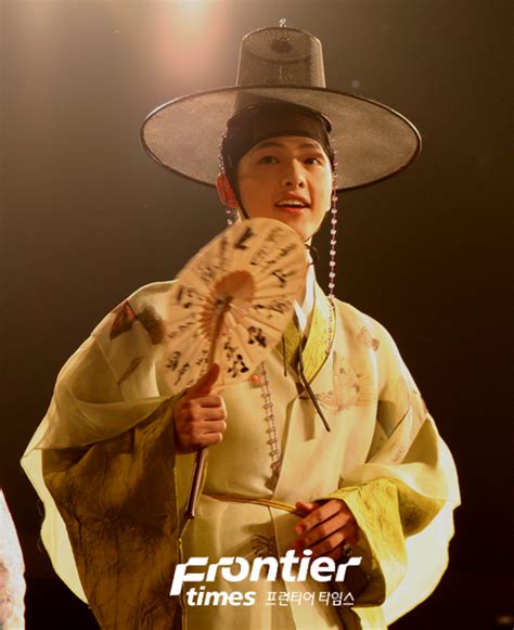 He rose to fame with the period drama sungkyunkwan scandal and the popular variety show running man in 2010. My Joong Ki: Song Joong Ki Cast in a New Historical Drama