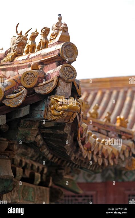 Chinese Old Roof Tiles With Roof Finials And Chinese Roof Tile Figures