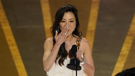 Michelle Yeoh Becomes The First Asian To Win An Oscar Award