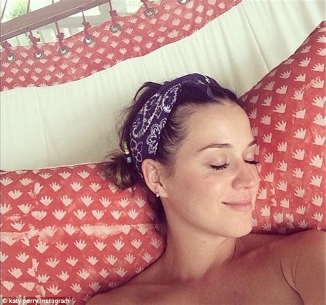 Katy Perry Wears Sunny Seafolly Bikini While On Tropical Vacation Daily Mail Online