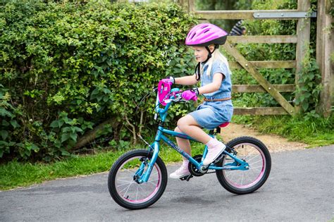 How To Teach A Child To Ride A Bike Learning To Ride A Bike Halfords