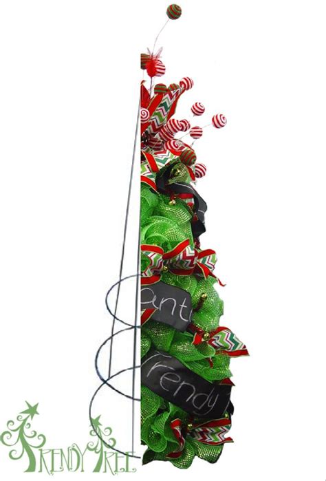 The most important thing you can do to encourage your tomatoes to turn red throughout the growing season is to prune the plant regularly (how to prune tomatoes for maximum production). Turn a Tomato Cage into a Christmas Tree! | Mesh christmas ...