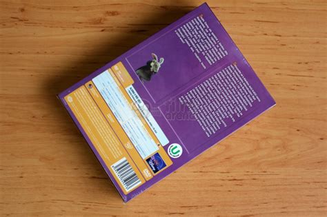 Potřebujeme vaši pomoc, aby zničil vojáků karty, utéct od rudého královny a najít bílého králíka uniknout labyrintu. ALENKA V ŘÍŠI DIVŮ Kolekce (2 DVD)