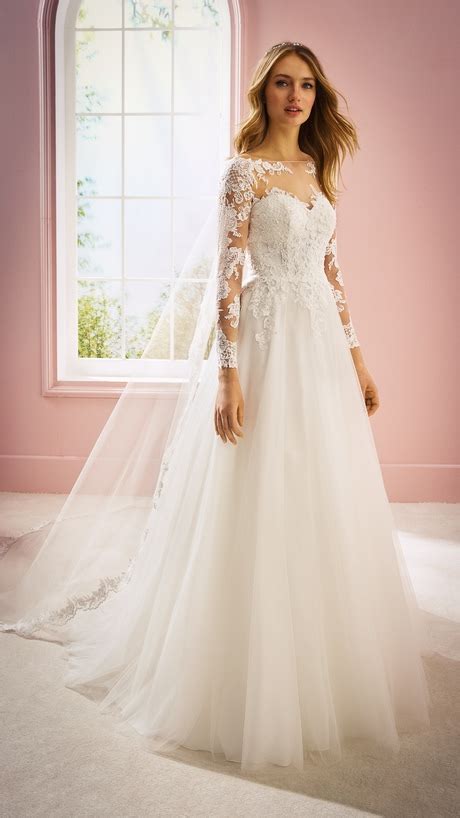 Oder du bist auf eine hochzeit eingeladen. Traum hochzeitskleider 2020