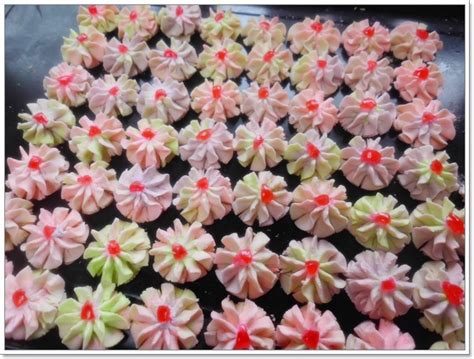 9,499 likes · 8 talking about this. Life Is Sweet: Biskut Semperit Bunga Dahlia/Cina