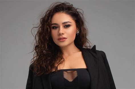 Amy van der wel, josh earl, luuk van beers. Efendi predstavila svoju eurovizijsku pjesmu "Mata Hari ...