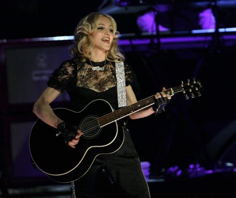 Madonna Publicó Un Video Cantando Between The Bars De Elliott Smith — Radio Concierto Chile