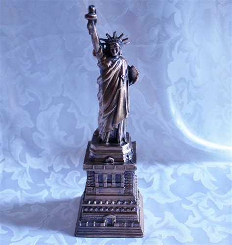 Vintage Statue Of Liberty Copper Souvenir Metal Coin Bank
