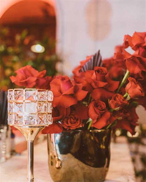 Миллион алых роз для девушки-мечты...... | Table decorations, Decor, Home decor
