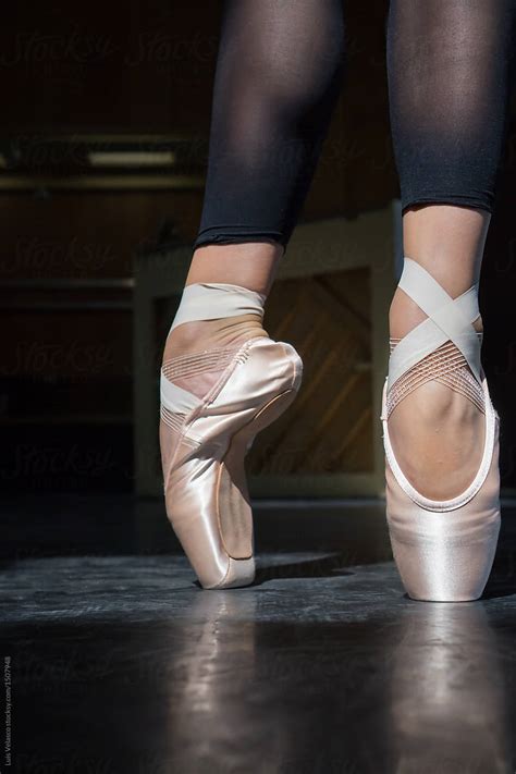 Pointe Shoes Of An Authentic Ballerina In The Studio Del Colaborador