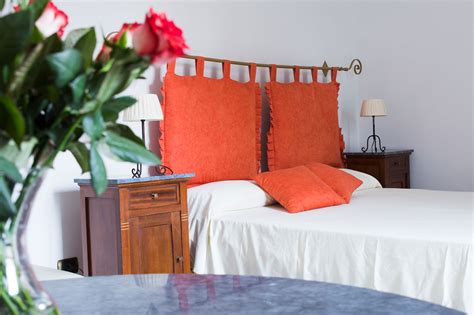 Lampadario camera matrimoniale in vendita in arredamento e casalinghi: Camera Matrimoniale con Balcone - Vittoria Guest House