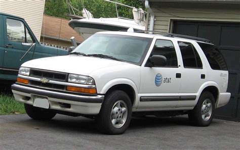 Watch this free video to see how to replace a dead battery in your 1999 chevrolet blazer ls 4.3l v6 (4 door). File:1998-2005 Chevrolet S-10 Blazer.jpg - Wikimedia Commons
