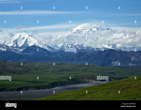 Alaskas Mount Mckinley Stock Photo Alamy