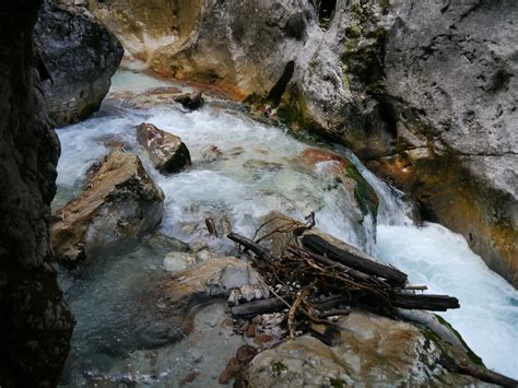 «noch ein höllentalklamm bild #höllentalklamm #garmisch #wettersteingebirge #grainau #alpen…» Höllentalklamm | Klamm, Wanderung, Bilder
