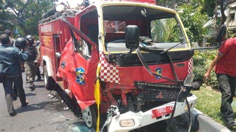 Posted on july 19, 2018, 2:35 am. BREAKING NEWS - Hindari Pelajar Menyeberang Jalan, 2 Truk ...