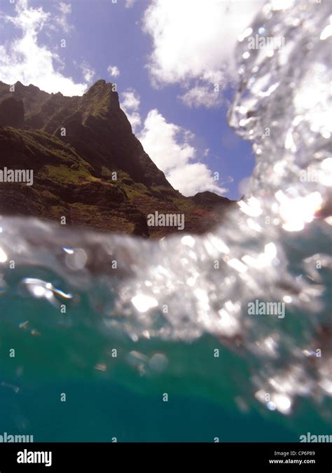 Ocean Waves And The Spectacular Na Pali Coast Kauai Hawaii Usa Stock