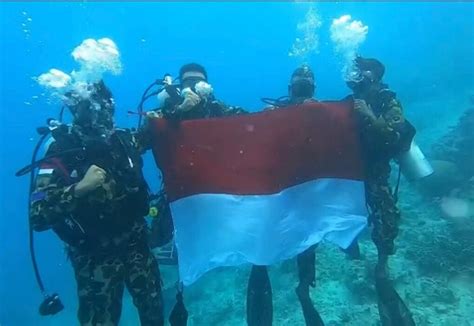 Bendera Merah Putih Berkibar Di Bawah Laut Natuna Posmetro Batam My Xxx Hot Girl